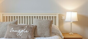 5 bedroom accommodation in Somerford Keynes