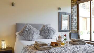 6 bedrooms, free WiFi, bed sheets