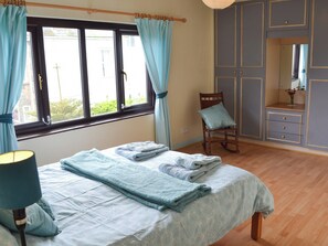 3 quartos, Wi-Fi de cortesia, roupa de cama