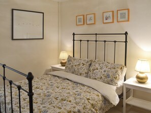 5 bedrooms, free WiFi, bed sheets - 5 bedroom accommodation in Strete, near Dartmouth (Strete, near Dartmouth)