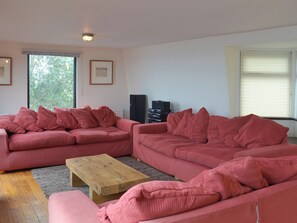 TV - 5 bedroom accommodation in Strete, near Dartmouth (Strete, near Dartmouth)