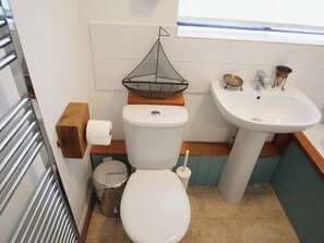 Towels - 5 bedroom accommodation in Strete, near Dartmouth (Strete, near Dartmouth)