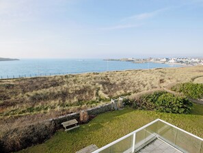 Property grounds - 6 bedroom accommodation in Trearddur Bay, Anglesey (Trearddur Bay, Anglesey)