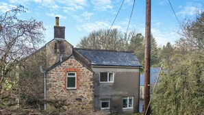 A two-story house with a stone facade and a grey upper section. - 2 bedroom accommodation in Harford, Dartmoor National Park (Harford, Dartmoor National Park)