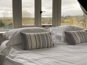 1 bedroom, free WiFi, bed sheets - 1 bedroom accommodation in Thorncombe, near Broadwindsor (Thorncombe, near Broadwindsor)