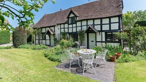 A traditional half-timbered house with a garden patio and outdoor seating. - 2 bedroom accommodation in Eckington, near Pershore (Eckington, near Pershore)