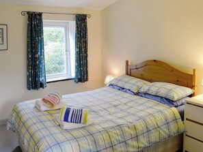 2 多间卧室、免费 WiFi、床单