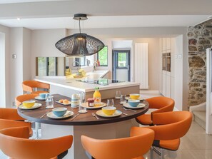 Dining - 3 bedroom accommodation in Glyngarth, near Beaumaris (Glyngarth, near Beaumaris)