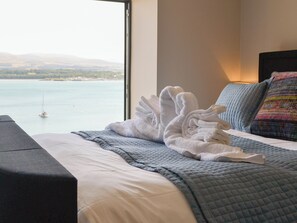 3 quartos, Wi-Fi de cortesia, roupa de cama