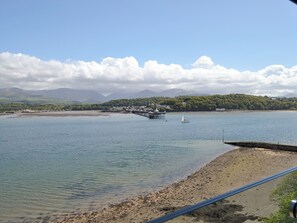 Beach - 3 bedroom accommodation in Glyngarth, near Beaumaris (Glyngarth, near Beaumaris)