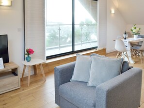 TV - 4 bedroom accommodation in Perranporth (Perranporth)