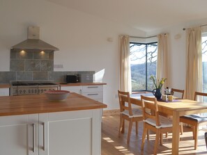Dining - 1 bedroom accommodation in Rezare, near Launceston (Rezare, near Launceston)