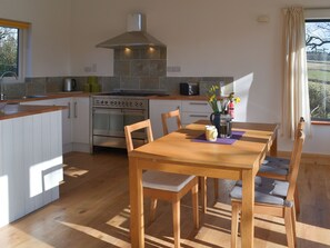 Dishwasher - 1 bedroom accommodation in Rezare, near Launceston (Rezare, near Launceston)