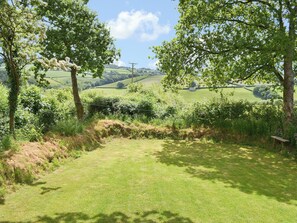 Property grounds - 1 bedroom accommodation in Rezare, near Launceston (Rezare, near Launceston)