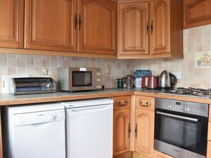Dishwasher, cookware/dishes/utensils - 3 bedroom accommodation in Preston, near Weymouth (Preston, near Weymouth)