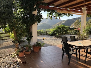 Outdoor dining - Beautiful Villa set in a delightful valley, close to Competa,Nerja and the sea. (Competa)