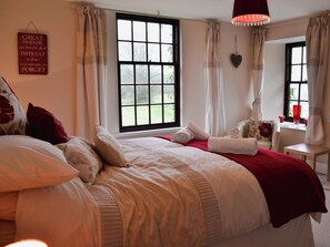 4 bedrooms, free WiFi, bed sheets