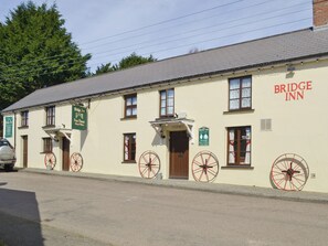 Exterior - The Bridge Inn Apartment (Bridgerule, near Bude)