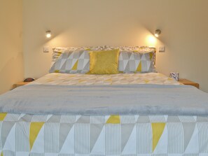 3 bedrooms, bed sheets