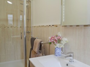 Towels - Woodlands Dairy Cottage (Adversane, near Billingshurst)