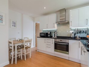 Lava-louças, cadeirão de bebê