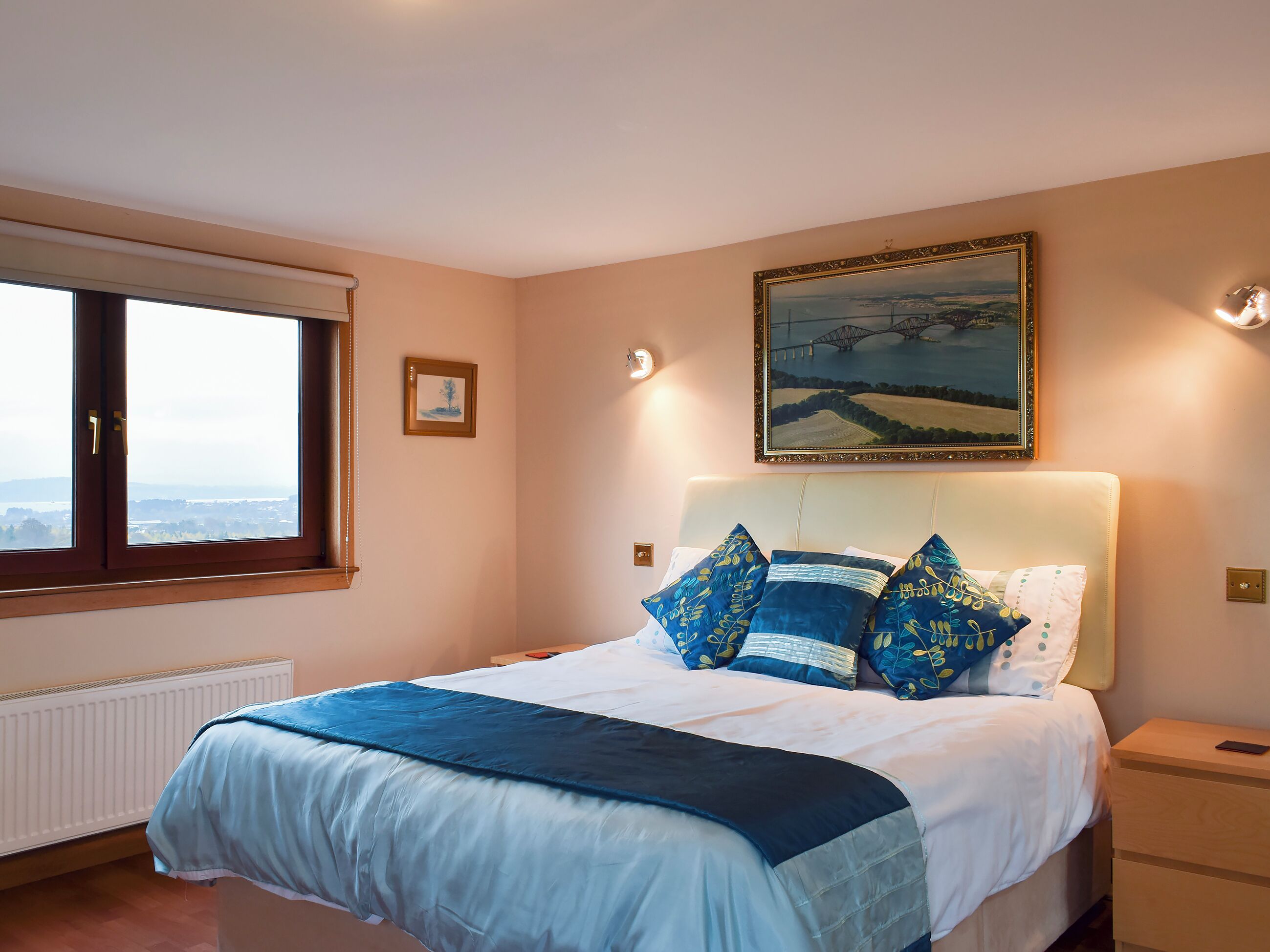 4 bedrooms, bed sheets