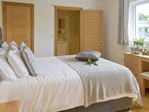 Comfortable double bedroom with en-suite | Florina - Horselake Farm Cottages, Cheriton Bishop