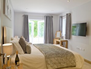 4 bedrooms, free WiFi, bed sheets