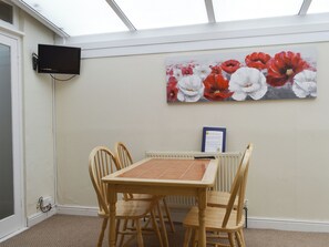 Dining - 2 bedroom accommodation in Bridlington (Bridlington)