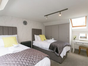 2 bedrooms, free WiFi, bed sheets - 2 bedroom accommodation in Alton, near Chesterfield (Alton, near Chesterfield)