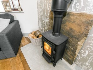 Interior - 2 bedroom accommodation in Alton, near Chesterfield (Alton, near Chesterfield)