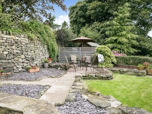 Outdoor dining - 2 bedroom accommodation in Alton, near Chesterfield (Alton, near Chesterfield)