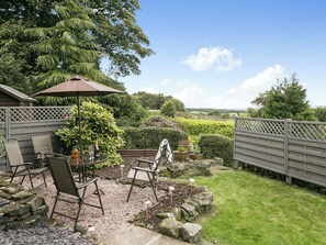 Outdoor dining - 2 bedroom accommodation in Alton, near Chesterfield (Alton, near Chesterfield)