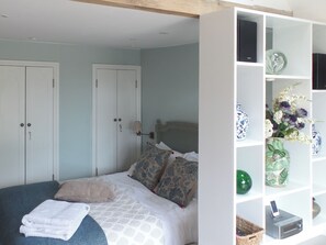 1 bedroom, free WiFi, bed sheets - 1 bedroom accommodation in Turville, near Henley-on-Thames (Turville, near Henley-on-Thames)