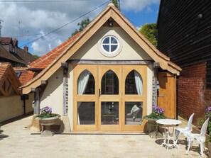 Exterior - 1 bedroom accommodation in Turville, near Henley-on-Thames (Turville, near Henley-on-Thames)