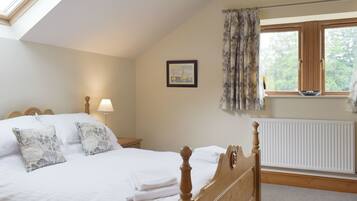 3 bedrooms, WiFi (free), bed sheets