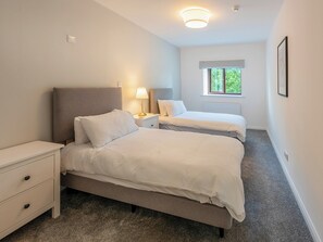 4 bedrooms, free WiFi, bed sheets - 4 bedroom accommodation in Hawes (Hawes)