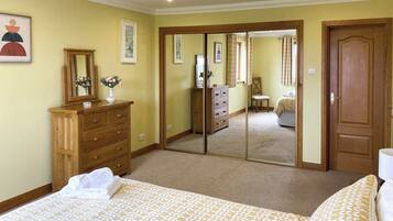 4 bedrooms, free WiFi, bed sheets