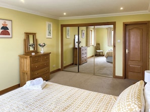 4 camere, Wi-Fi gratuito, lenzuola