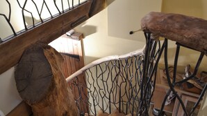A wooden staircase with a metal railing and a wooden handrail. - 2 bedroom accommodation in Shobley, Ringwood (Shobley, Ringwood)