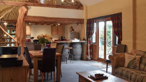 A rustic interior with a dining area, kitchen, and living space. - 2 bedroom accommodation in Shobley, Ringwood (Shobley, Ringwood)