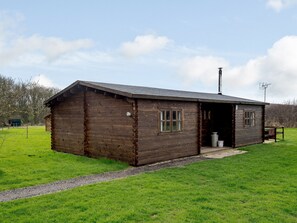 A wooden cabin with a small porch and a single window. - Halfmoon Wood - UKC2194 (Caunton, near Newark)