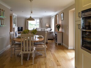 Dining - 2 bedroom accommodation in Anderby, near Skegness (Anderby, near Skegness)