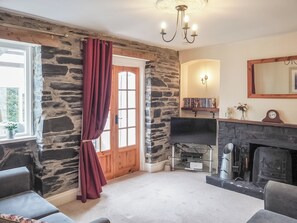 Fireplace - 2 bedroom accommodation in Dolwyddelan, near Betws-y-Coed (Dolwyddelan, near Betws-y-Coed)