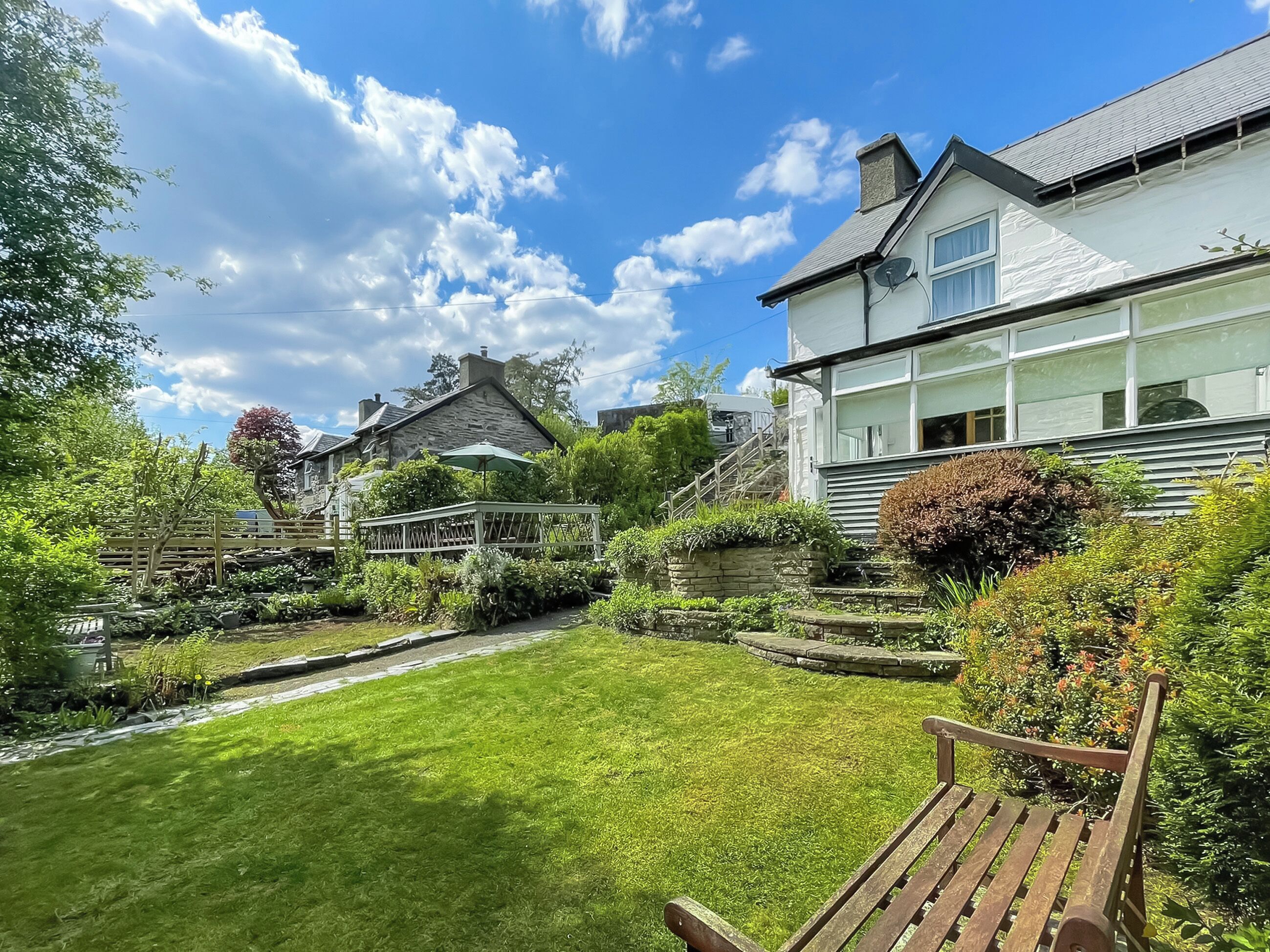 المنطقة المحيطة بالمنشأة