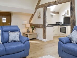 TV - 1 bedroom accommodation in Six Ashes, near Bridgnorth (Six Ashes, near Bridgnorth)