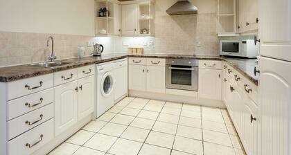 5 bedroom accommodation in Threshfield, near Grassington