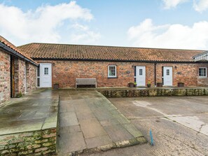 Exterior - 2 bedroom accommodation in Saltmarshe, near Howden (Saltmarshe, near Howden)