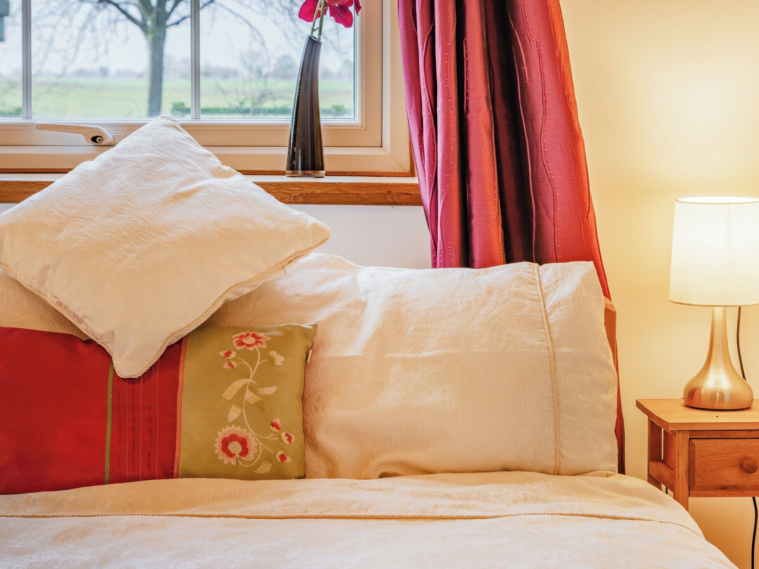 2 bedrooms, bed sheets