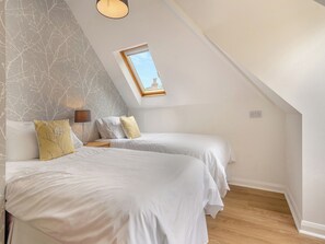2 bedrooms, free WiFi, bed sheets - 2 bedroom accommodation in Fairlight, near Hastings (Fairlight, near Hastings)
